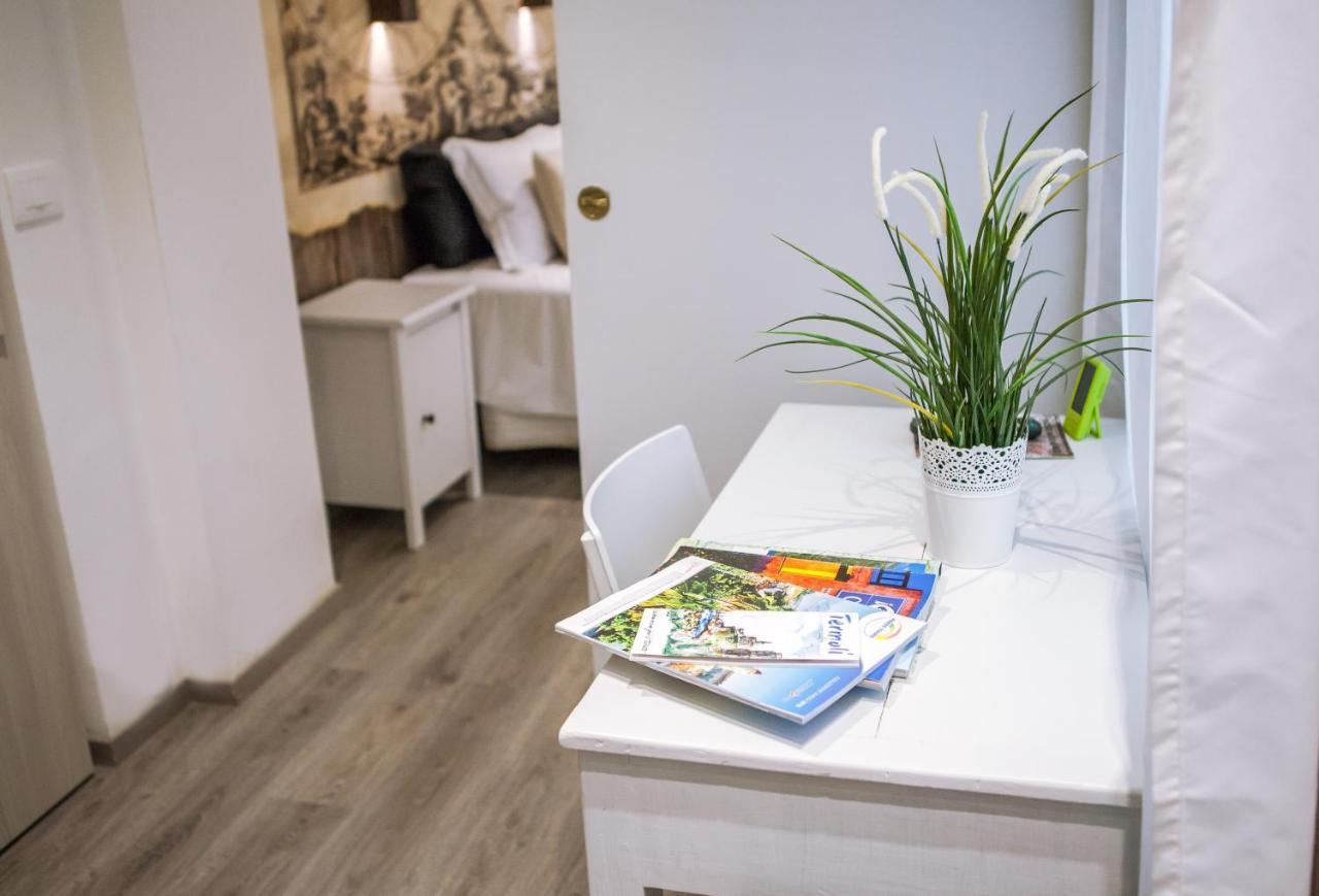 Venere Rooms แตร์โมลิ ภายนอก รูปภาพ